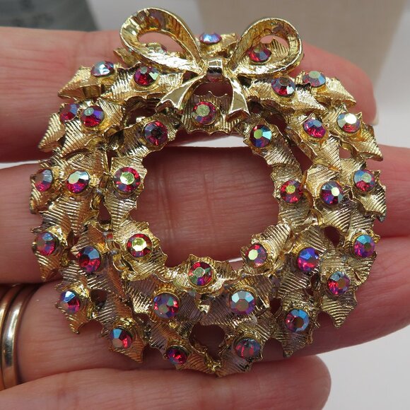 Vintage Wreath Aurora Borealis Accent Gold Tone - Picture 5 of 9